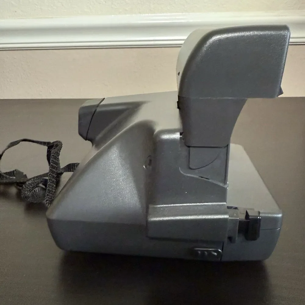 Polaroid 600 One Step Close Up Instant Camera‎ with Strap & Film New Open Box